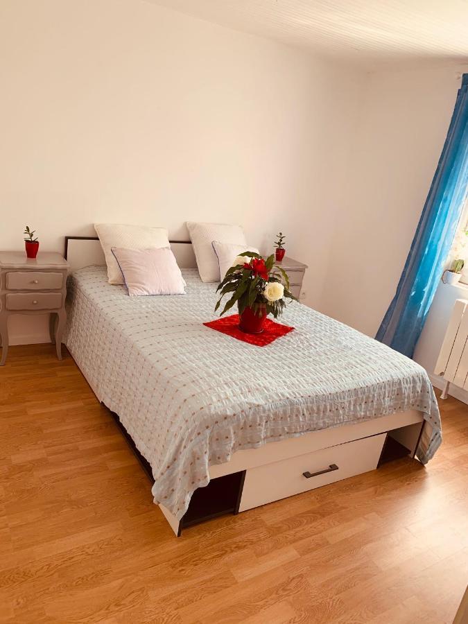 Belle Maison Avec Jardin Rdc T3 De 70M2 Vacances Ou Cure Thermale Rochefort Exterior foto
